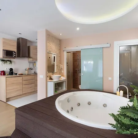 Perfect Romantic Getaway Cozy Retreat With Jacuzzi